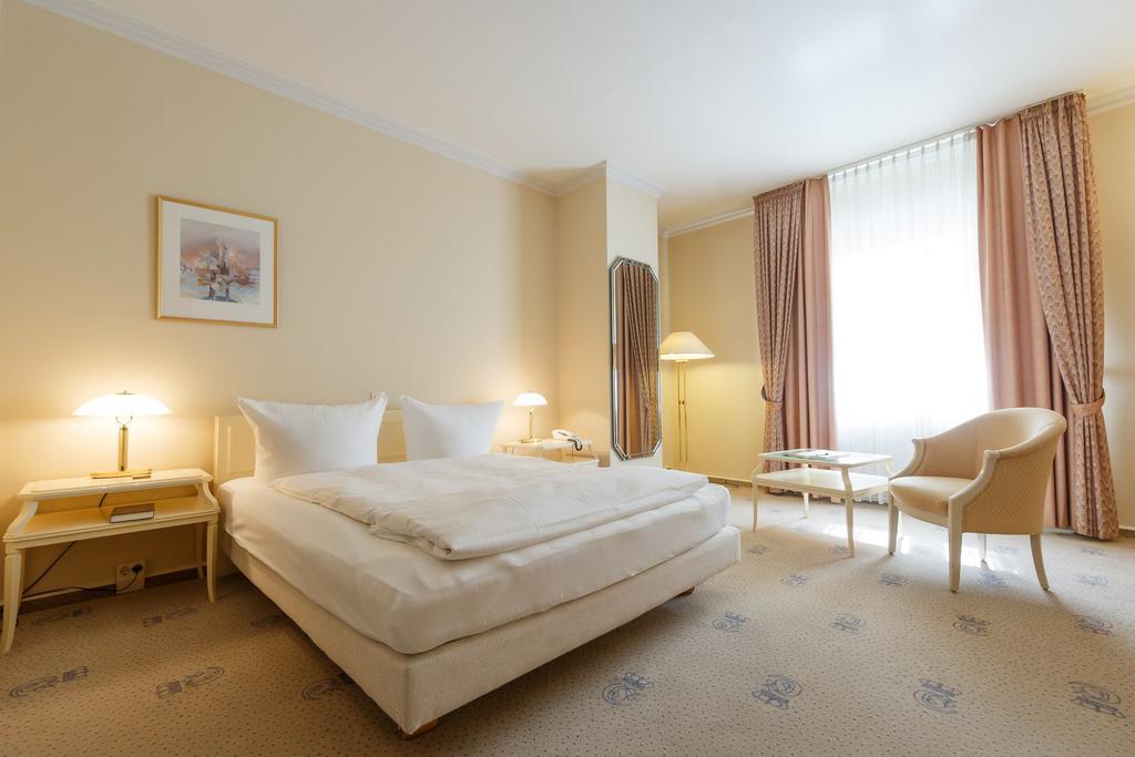 Hotel Erbprinz & Restaurant "Prinzenstube" Ludwigslust Extérieur photo