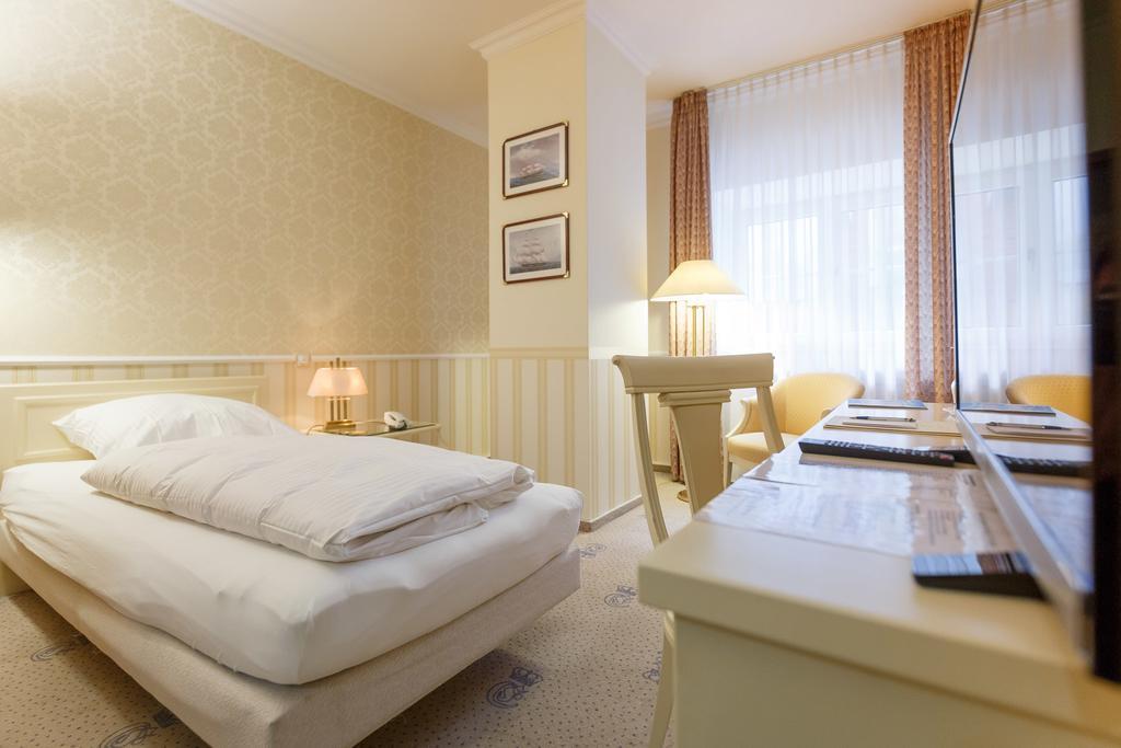 Hotel Erbprinz & Restaurant "Prinzenstube" Ludwigslust Extérieur photo