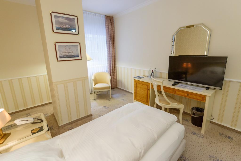 Hotel Erbprinz & Restaurant "Prinzenstube" Ludwigslust Extérieur photo