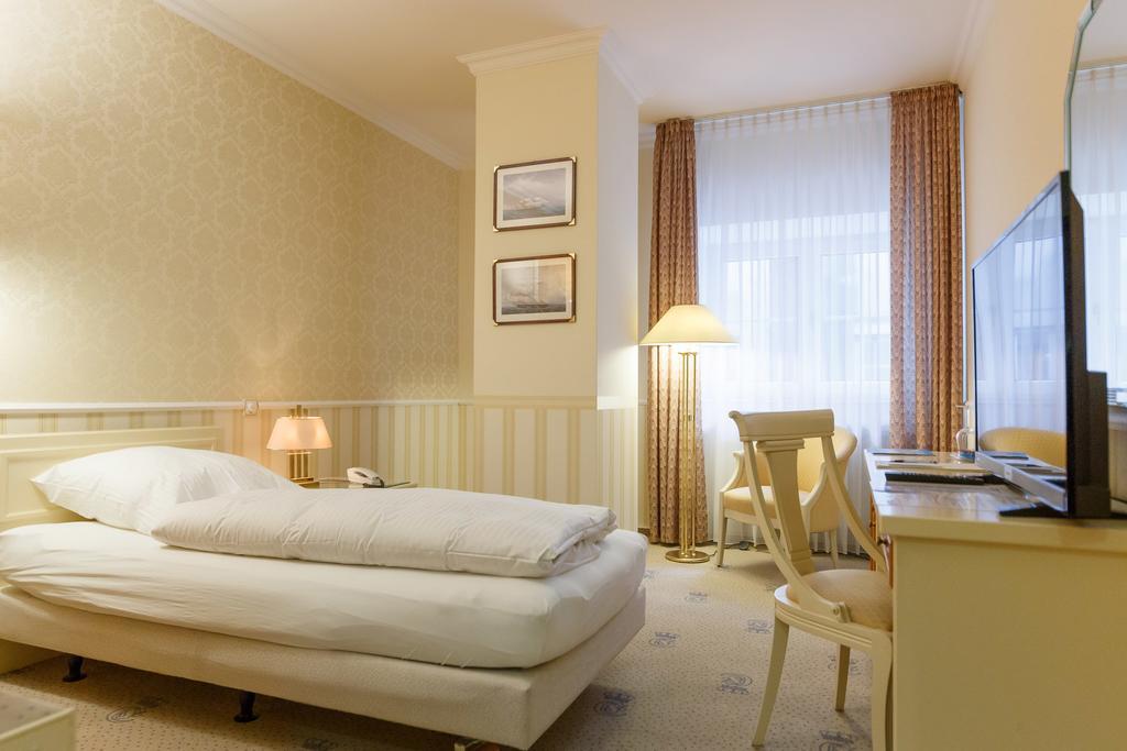 Hotel Erbprinz & Restaurant "Prinzenstube" Ludwigslust Extérieur photo